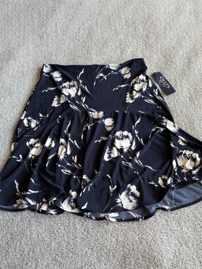 🌼B2G1 3/$20🌼 Chaps Navy & Cream Floral Mini Skirt